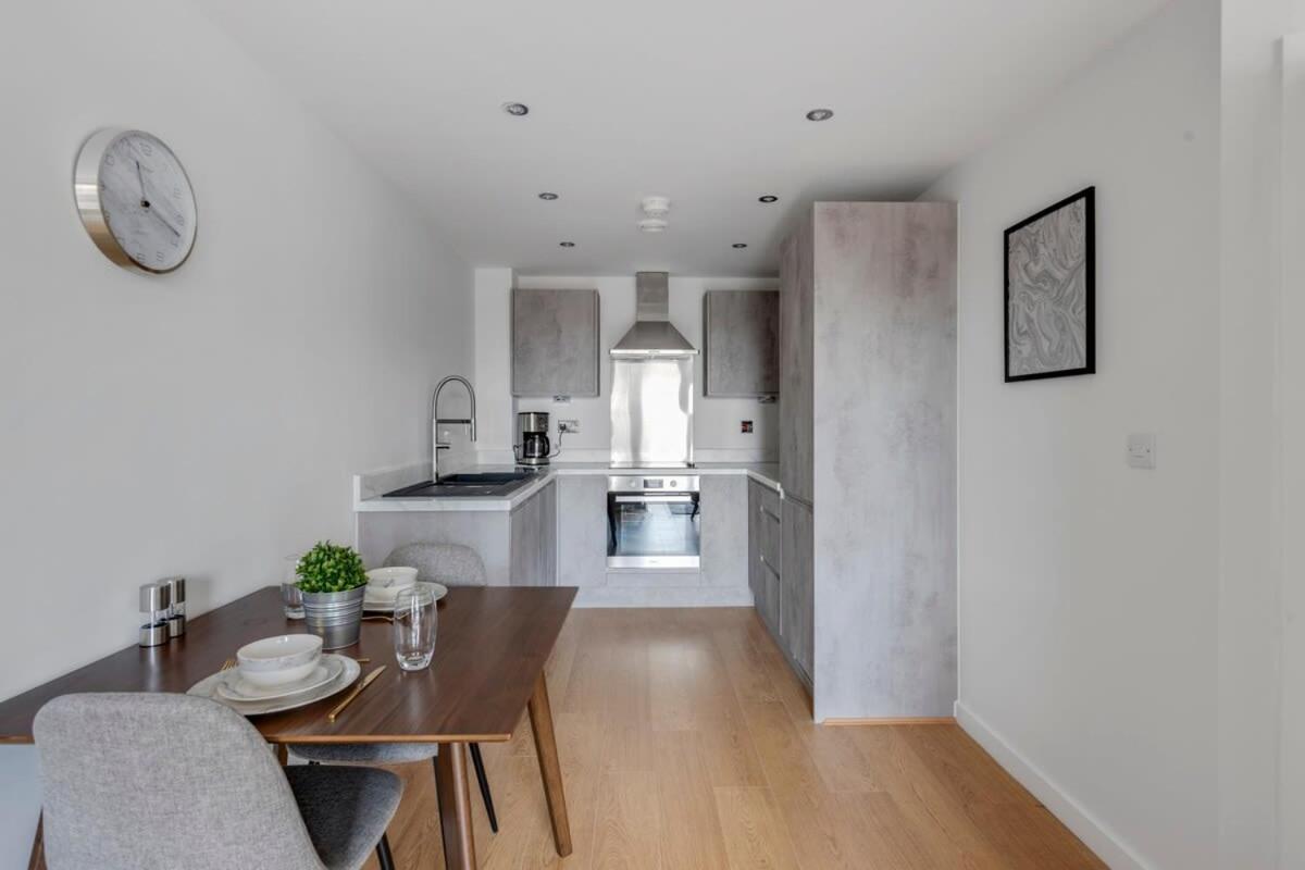 Spacious 1 Bedroom Apartment In A Converted Mill Leeds  Exterior photo